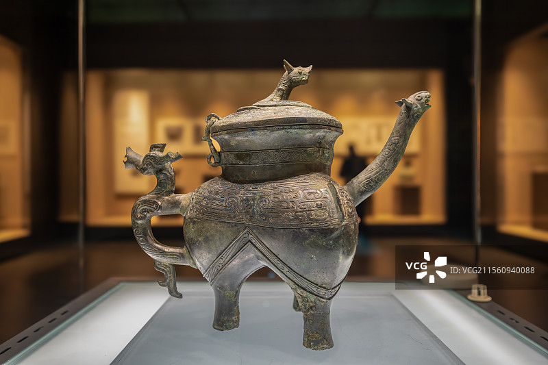 中国平顶山博物馆藏出土于应国墓的盘龙钮盖盉图片素材