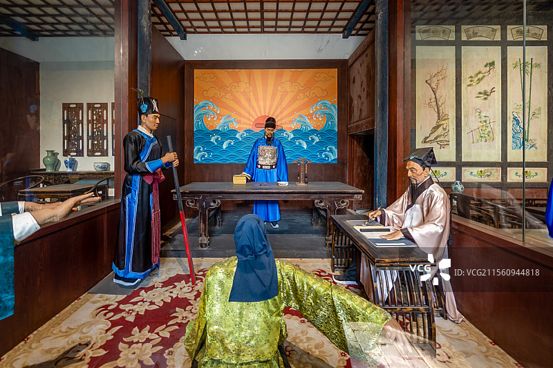 中国河南省平顶山市叶县县衙内的古代判案场景雕像图片素材