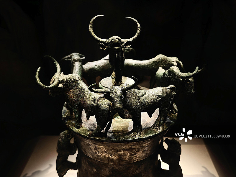 七牛虎耳青铜贮贝器 西汉 云南晋宁石寨山出土 中国国家博物馆藏图片素材