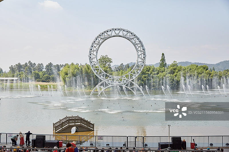 浙江省湖州市安吉竹博园中国竹子博览园风景喷泉表演图片素材