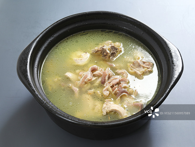 一道广东传统特色美食猪肚煲鸡汤图片素材