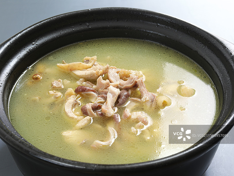 一道广东传统特色美食猪肚煲鸡汤图片素材