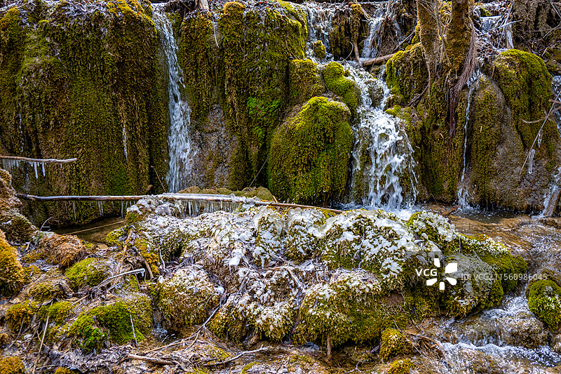 阿坝藏族羌族自治州九寨沟景区冰凌；九寨沟景区初春雪景；九寨沟化雪图片素材