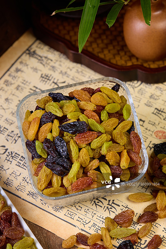 香妃葡萄干 葡萄干 混合葡萄干 提子干 吐鲁番葡萄干 红香玫瑰葡萄干 绿葡萄干 新疆干果 红提子干图片素材