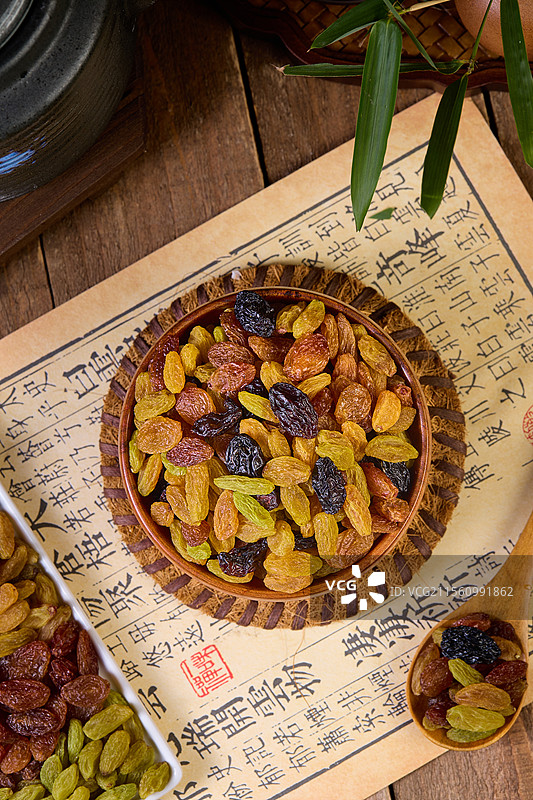 香妃葡萄干 葡萄干 混合葡萄干 提子干 吐鲁番葡萄干 红香玫瑰葡萄干 绿葡萄干 新疆干果 红提子干图片素材