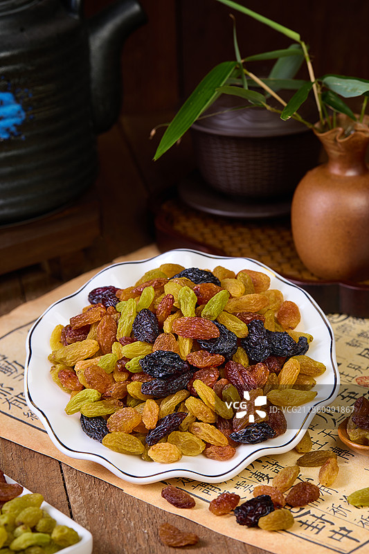香妃葡萄干 葡萄干 混合葡萄干 提子干 吐鲁番葡萄干 红香玫瑰葡萄干 绿葡萄干 新疆干果 红提子干图片素材