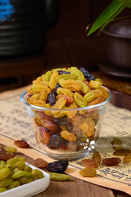 香妃葡萄干 葡萄干 混合葡萄干 提子干 吐鲁番葡萄干 红香玫瑰葡萄干 绿葡萄干 新疆干果 红提子干图片素材