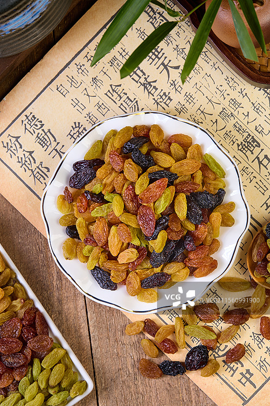 香妃葡萄干 葡萄干 混合葡萄干 提子干 吐鲁番葡萄干 红香玫瑰葡萄干 绿葡萄干 新疆干果 红提子干图片素材