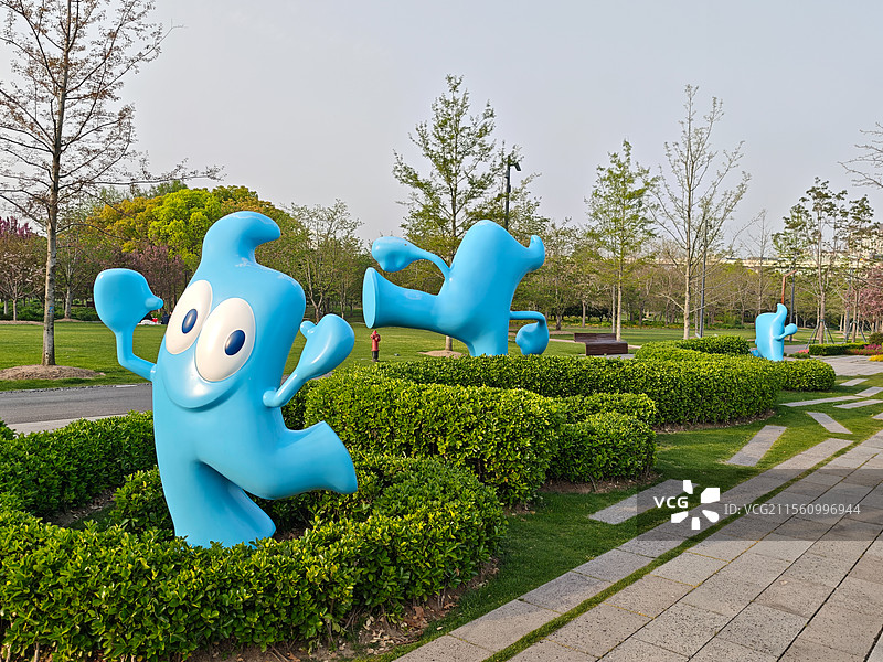 上海世博文化公园内的2010年上海世博会吉祥物海宝雕像图片素材