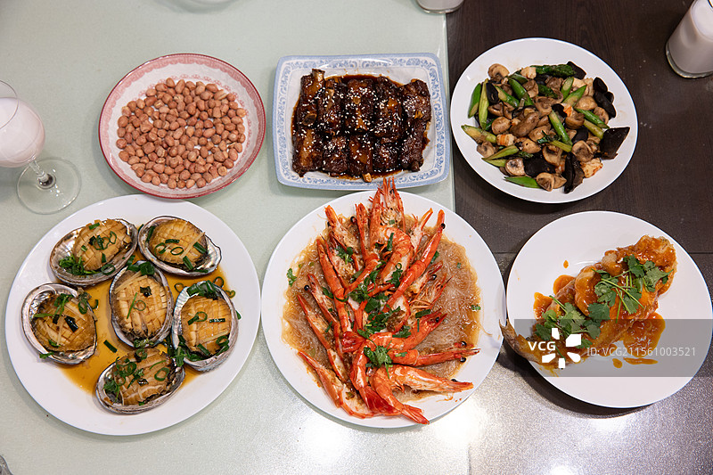 丰盛的中式家宴图片素材