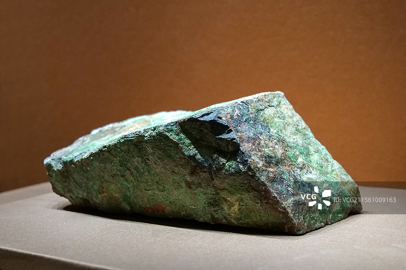 铜矿石（孔雀石） 山东博物馆“长河共饮·草原吉金-鄂尔多斯青铜文明展”图片素材
