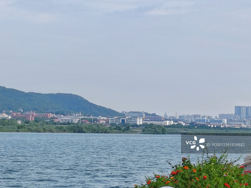 湖天一色的宁静图片素材