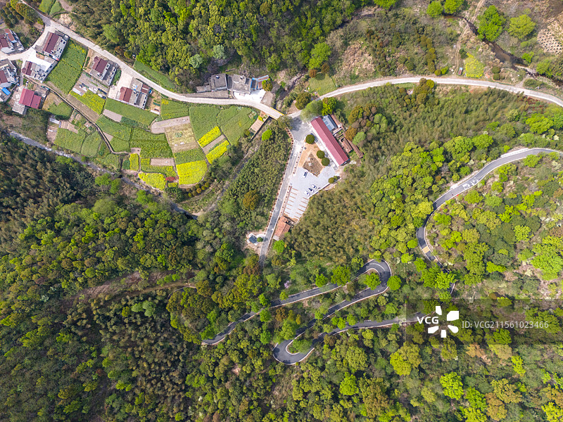 安徽省池州市东至县天台山盘山公路春季航拍图片素材
