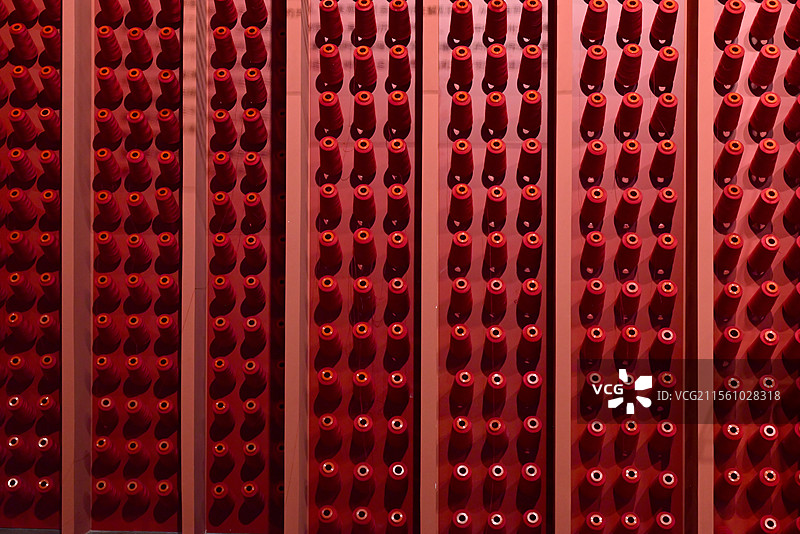 红色缝纫织布线轴墙面装饰设计特写图片素材