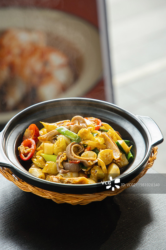 酸姜炒猪肚酸萝卜猪肚爆炒猪肚酸姜灯笼椒广西美食柳州特产螺蛳粉柳州螺蛳粉干捞螺蛳粉广西螺蛳粉图片素材