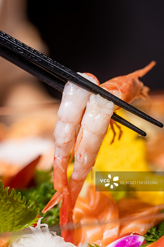 刺身拼盘海鲜拼盘日料生鱼片日本料理三文鱼金枪鱼北极贝鲥鱼鰤鱼甜虾西鲮鱼图片素材