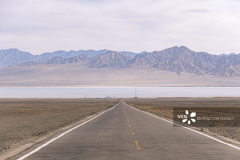 甘肃酒泉阿克塞大苏干湖风景图片素材