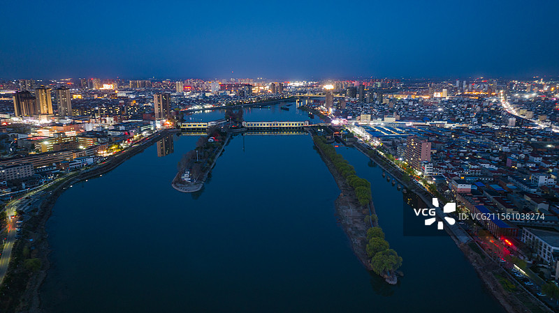 河南沈丘县城夜景航拍蓝调日落全景图片素材