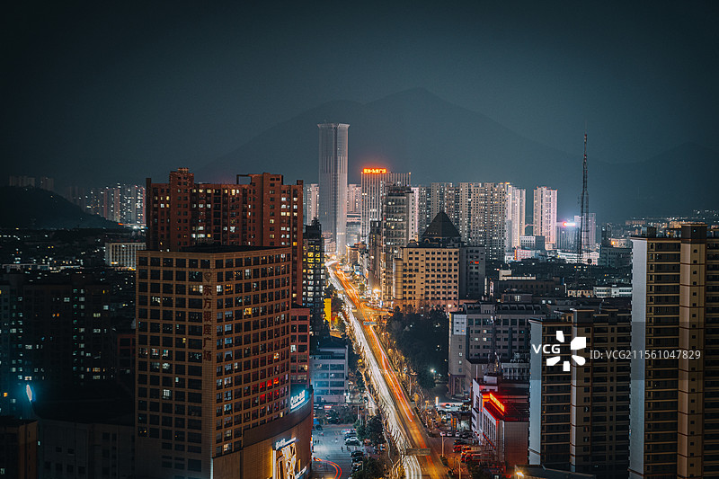 铜陵铜官山与城市鸟瞰图片素材