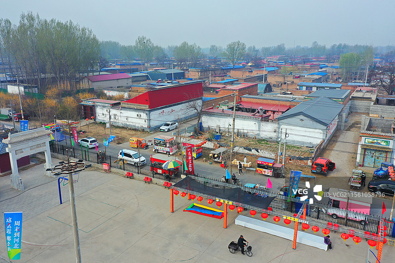 孔家庙宇势如虹。聚群宗。祭清明。鼓乐齐鸣、香火漫云庭。仁义礼智信为中，承祖训，启新程。图片素材