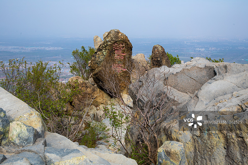 北京鹫峰国家森林公园顶峰最高处图片素材