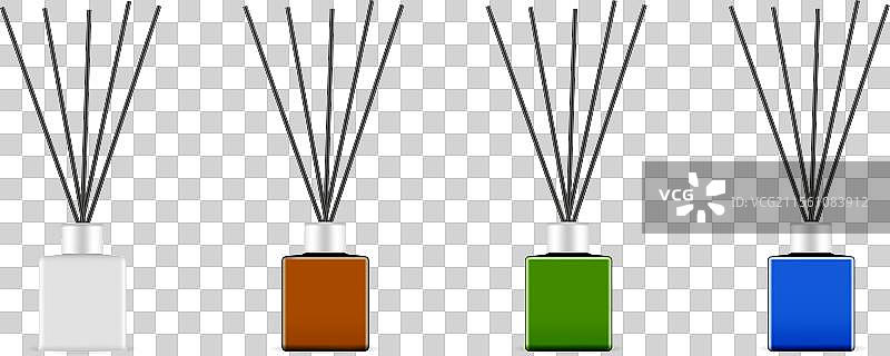 一组带黑色香氛棒的扩香瓶图片素材