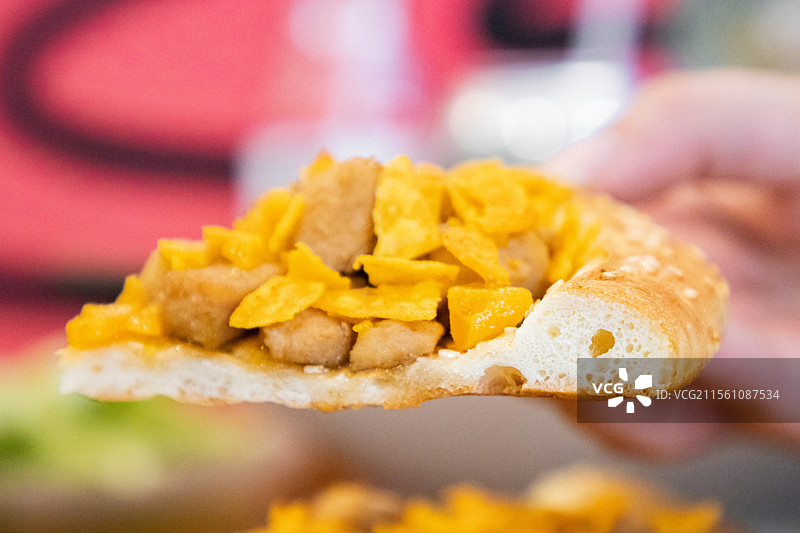 馕饼馕披萨鸡肉炒粉新疆米粉新疆辣椒新疆特产新疆美食辣皮子辣椒酱牛肉粉新疆新疆炒米粉图片素材