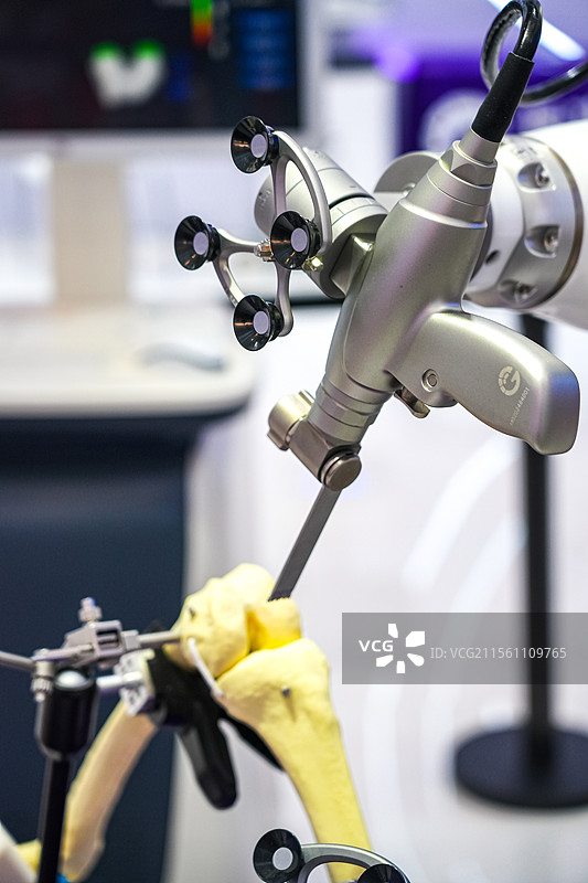 智慧医疗设备，骨科手术机器人图片素材