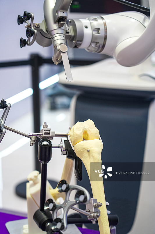 智慧医疗设备，骨科手术机器人图片素材