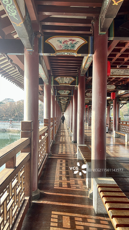 江西吉安白鹭洲书院廊桥斜阳夕照图片素材