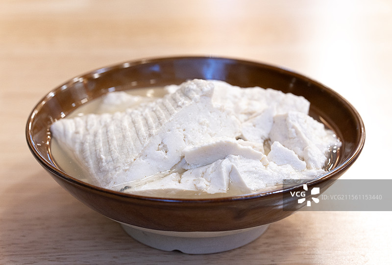 嫩滑美味的一碗石磨豆花图片素材