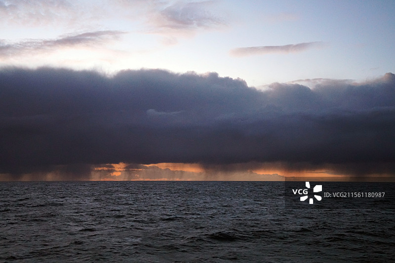 南极的风雨欲来压迫感图片素材