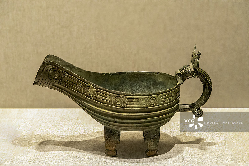 河南博物院“逐鹿中原—东周时期”展：“昶仲”铜匜（水器）（春秋，1975年桐柏县平氏乡张相公庄出土）图片素材