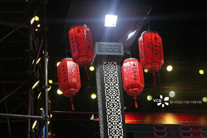 2025年4月被评选为世界地质公园的重庆市云阳地质公园龙缸景区玻璃廊桥土家女儿会篝火晚会摆手舞露营溶图片素材