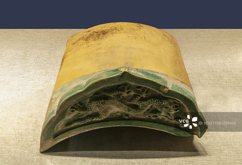 河南博物院“明清河南”展：建筑饰件（1组3件）：绿釉琉璃龙纹滴水（明，开封市文物考古研究所藏）图片素材