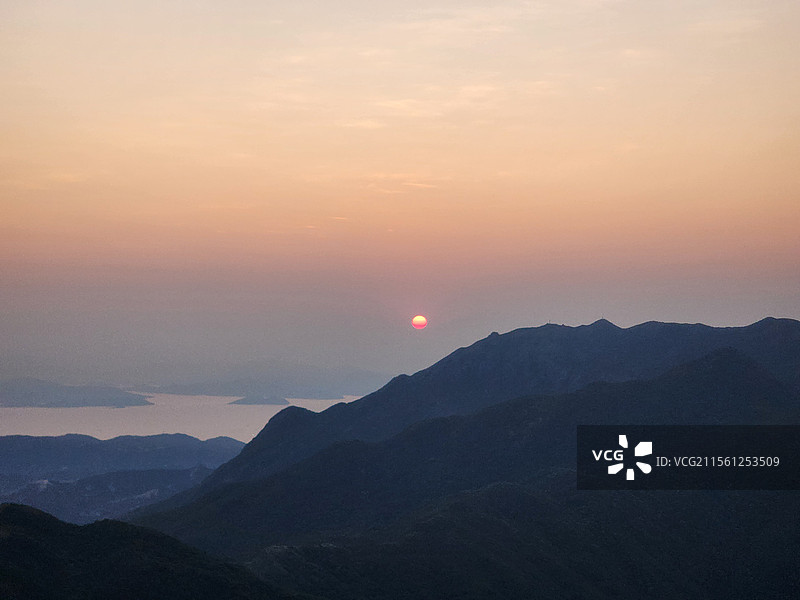 大湾区深圳大雁顶上的日落图片素材
