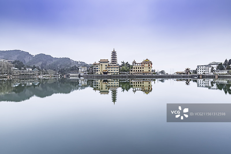 湖北省通山县九宫山云中湖的天空之镜图片素材