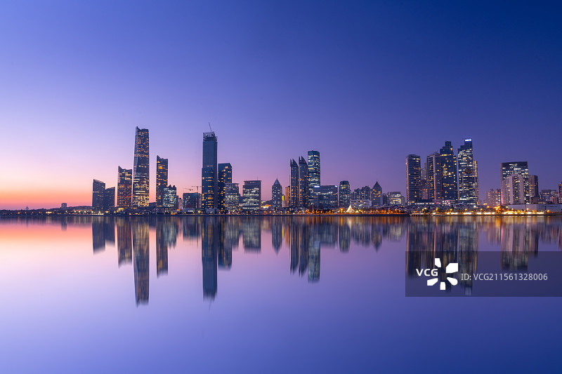 青岛浮山湾cbd日落蓝调内透图片素材