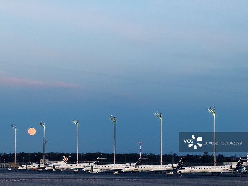 月圆人归乡图片素材