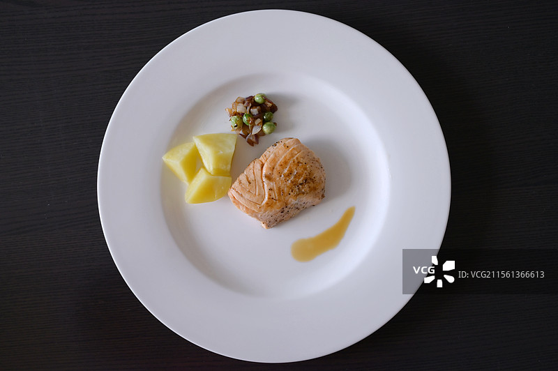 黄油香煎三文鱼图片素材