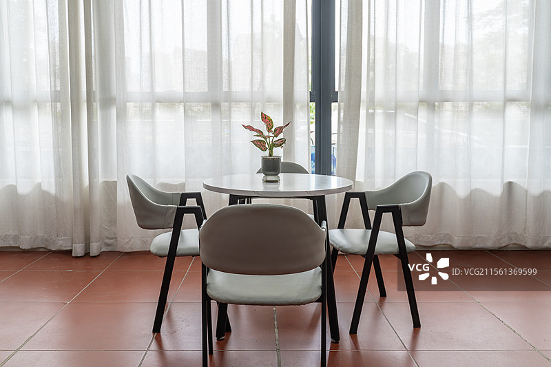 小店里的休闲桌椅图片素材