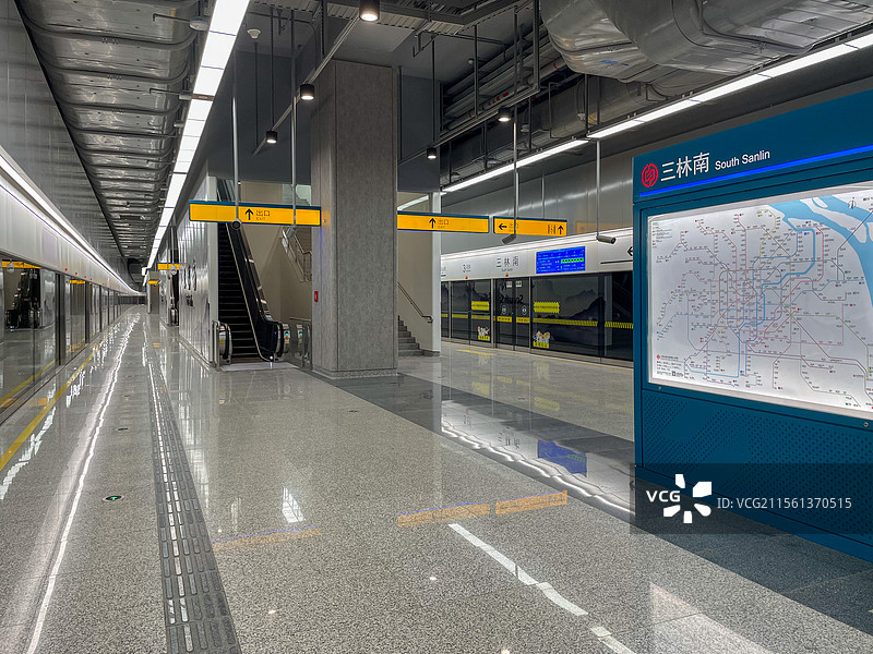 上海机场联络线三林南站站台候车月台图片素材