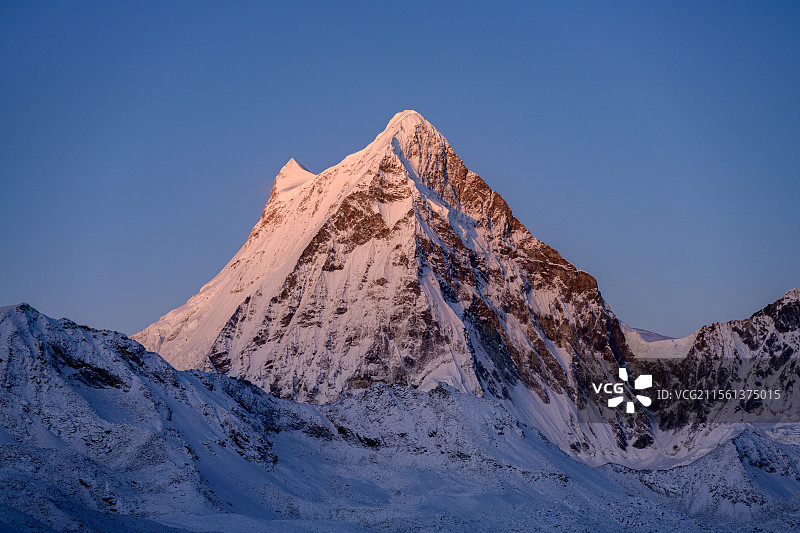 西藏洛扎库拉岗日雪山日出图片素材
