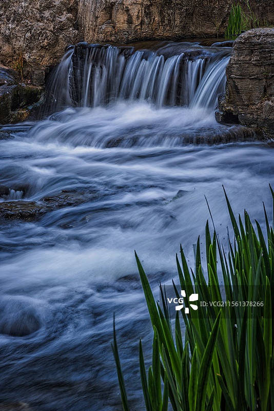 奥森公园的溪流瀑布图片素材