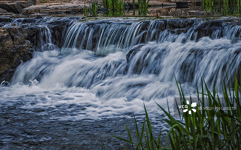 奥森公园的溪流瀑布图片素材