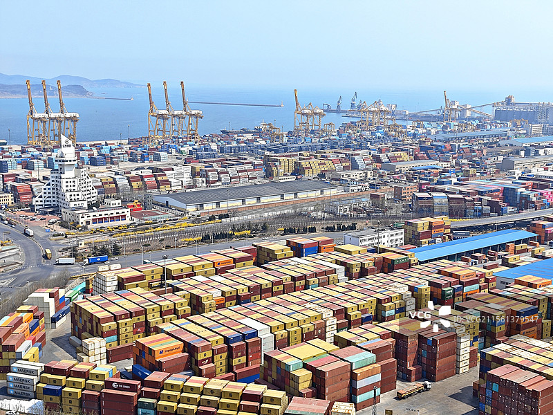 俯瞰大连大窑湾港集装箱码头图片素材