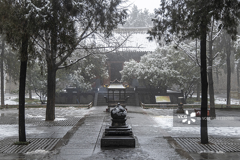 风雪中的河南洛阳白马寺：接引殿图片素材