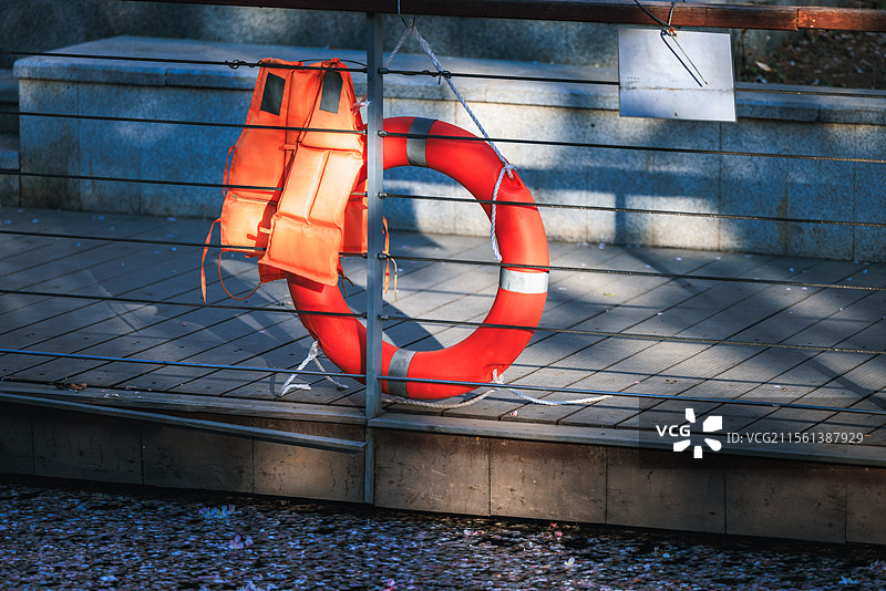 小溪边图片素材