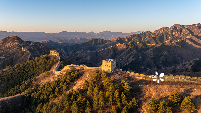 河北保定涞源乌龙沟长城日出金光图片素材