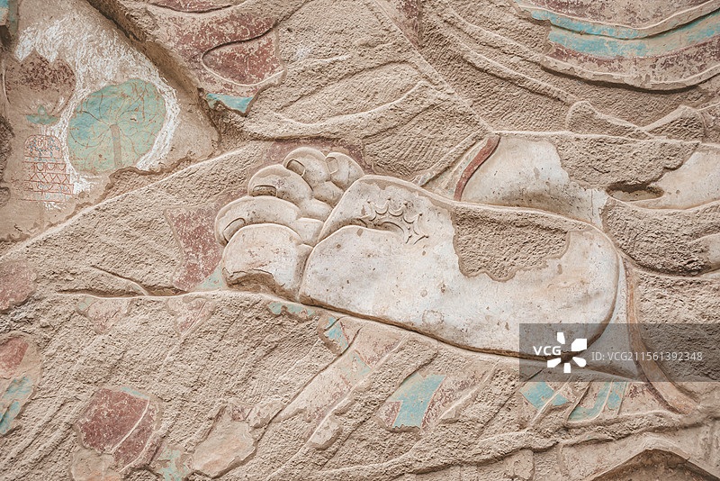 武山县水帘洞拉梢寺摩崖石刻大佛足部局部图片素材